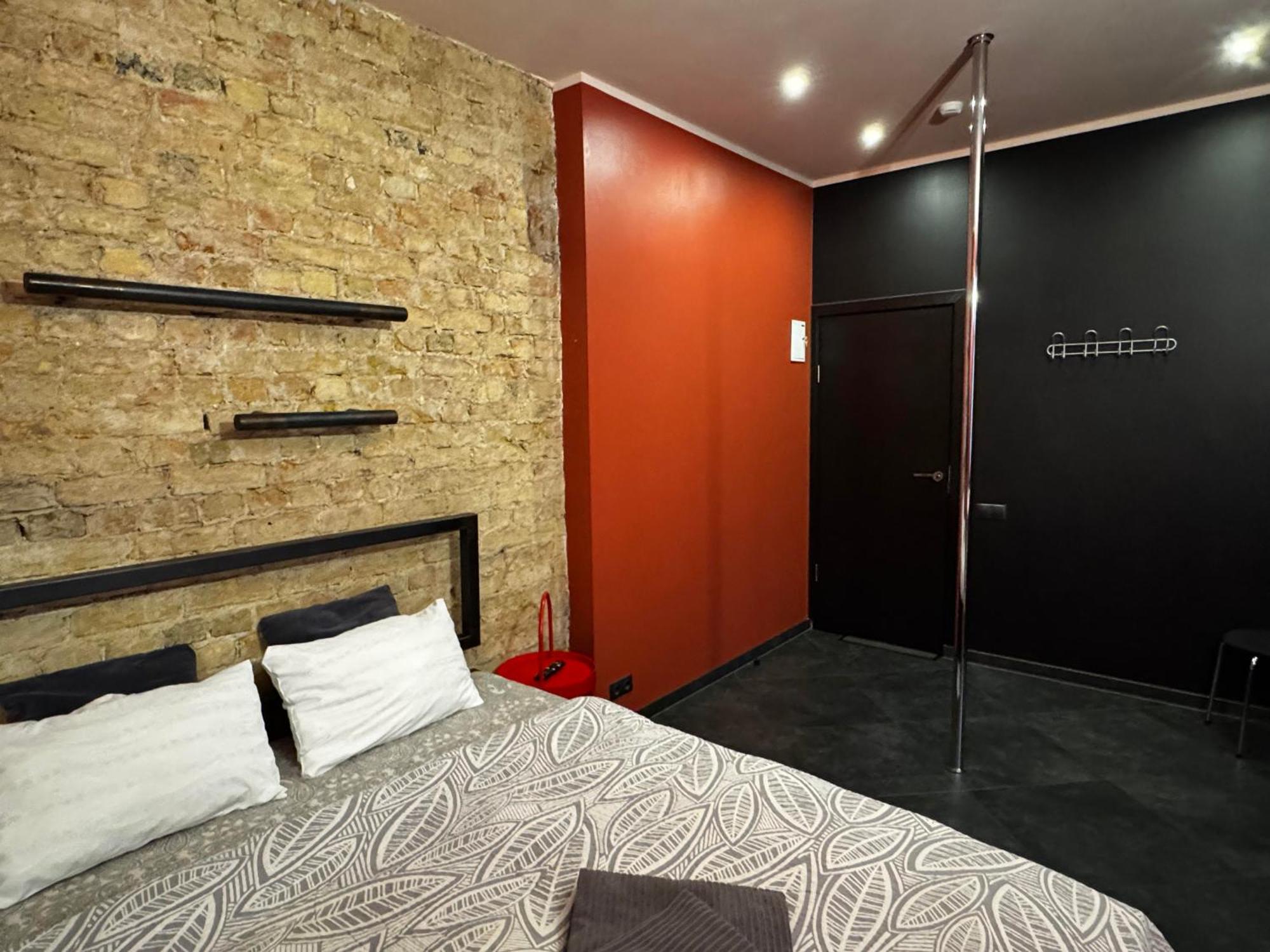 Aparthotel Рига Екстер'єр фото A room at a brothel in Amsterdam